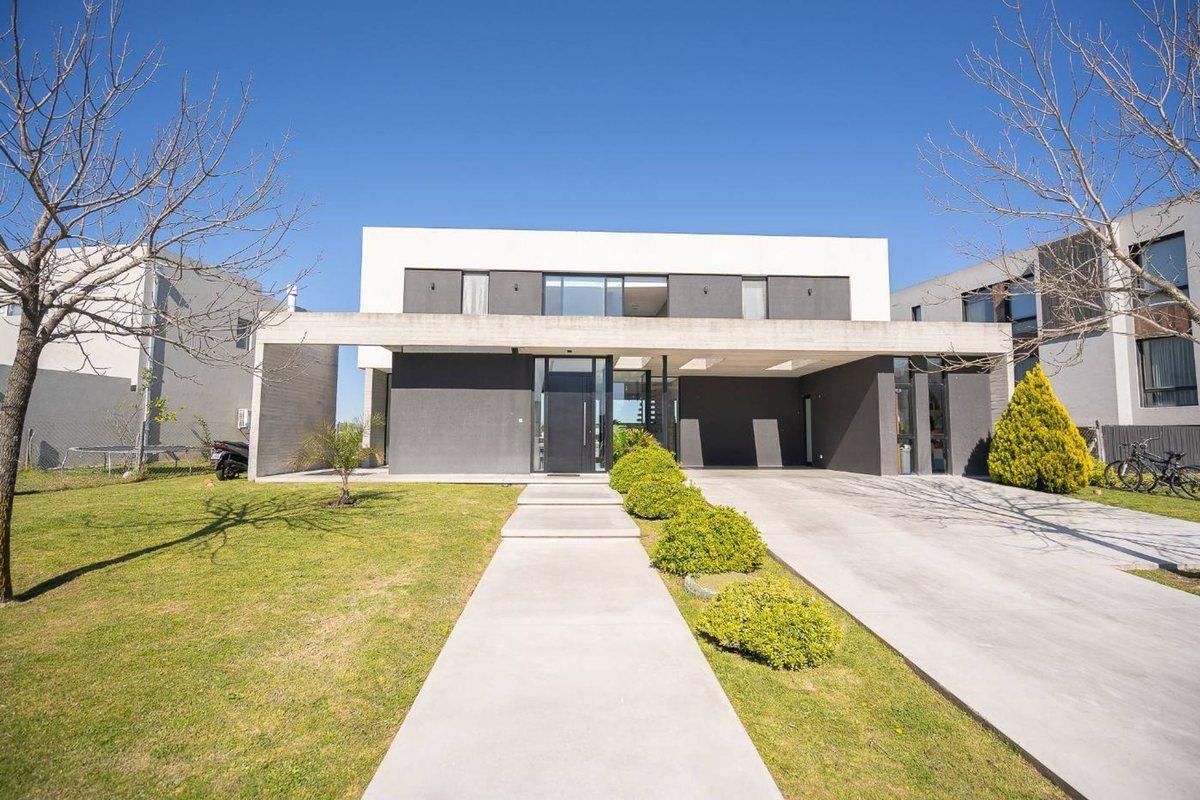 Foto de VENTA CASA DE 7 AMBIENTES EN EL CANTON B. PUERTO, imagen 1