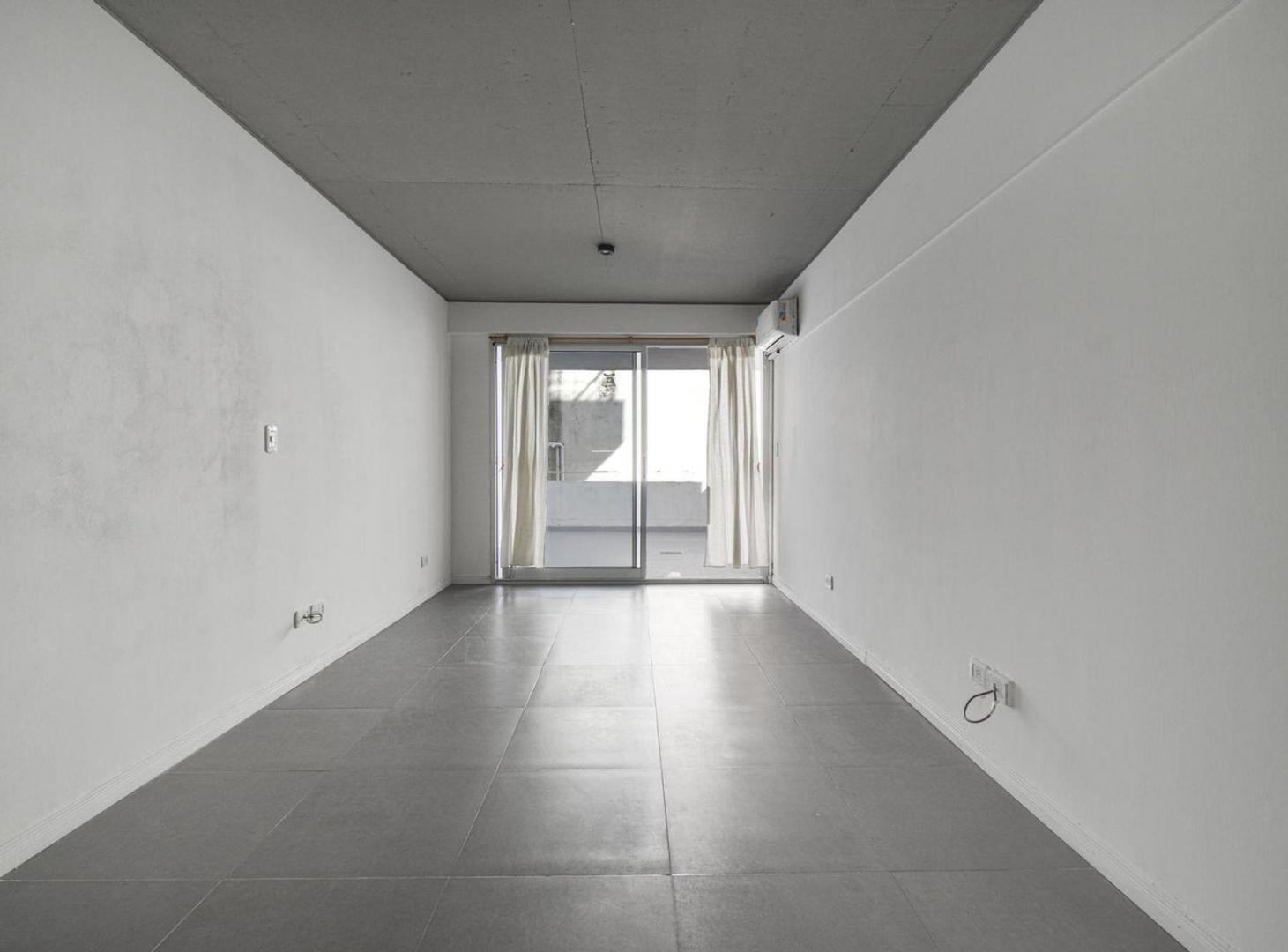 Foto de MONOAMBIENTE EN VENTA CON GRAN PATIO V ORTUZAR, imagen 2