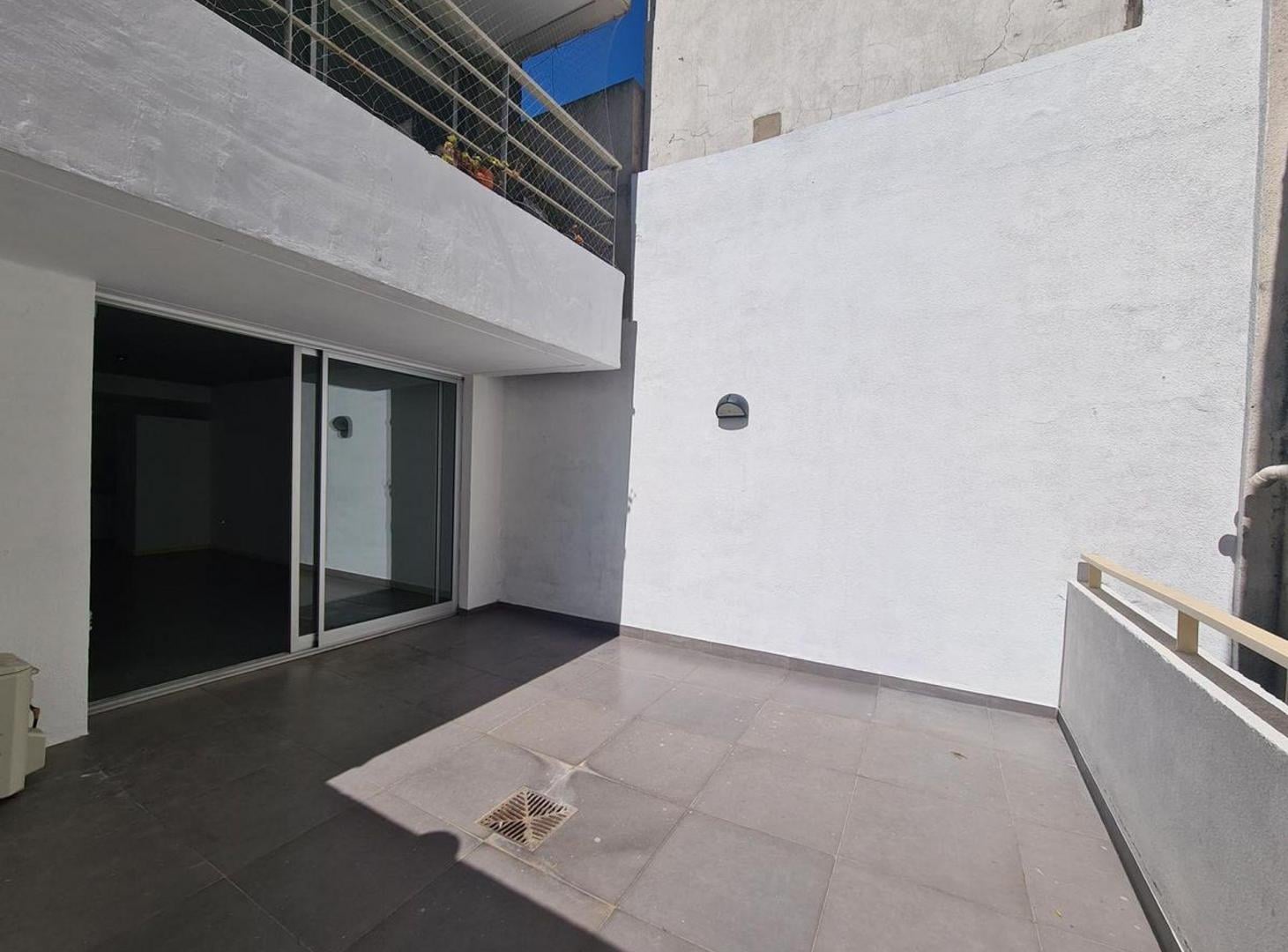 Foto de MONOAMBIENTE EN VENTA CON GRAN PATIO V ORTUZAR, imagen 1