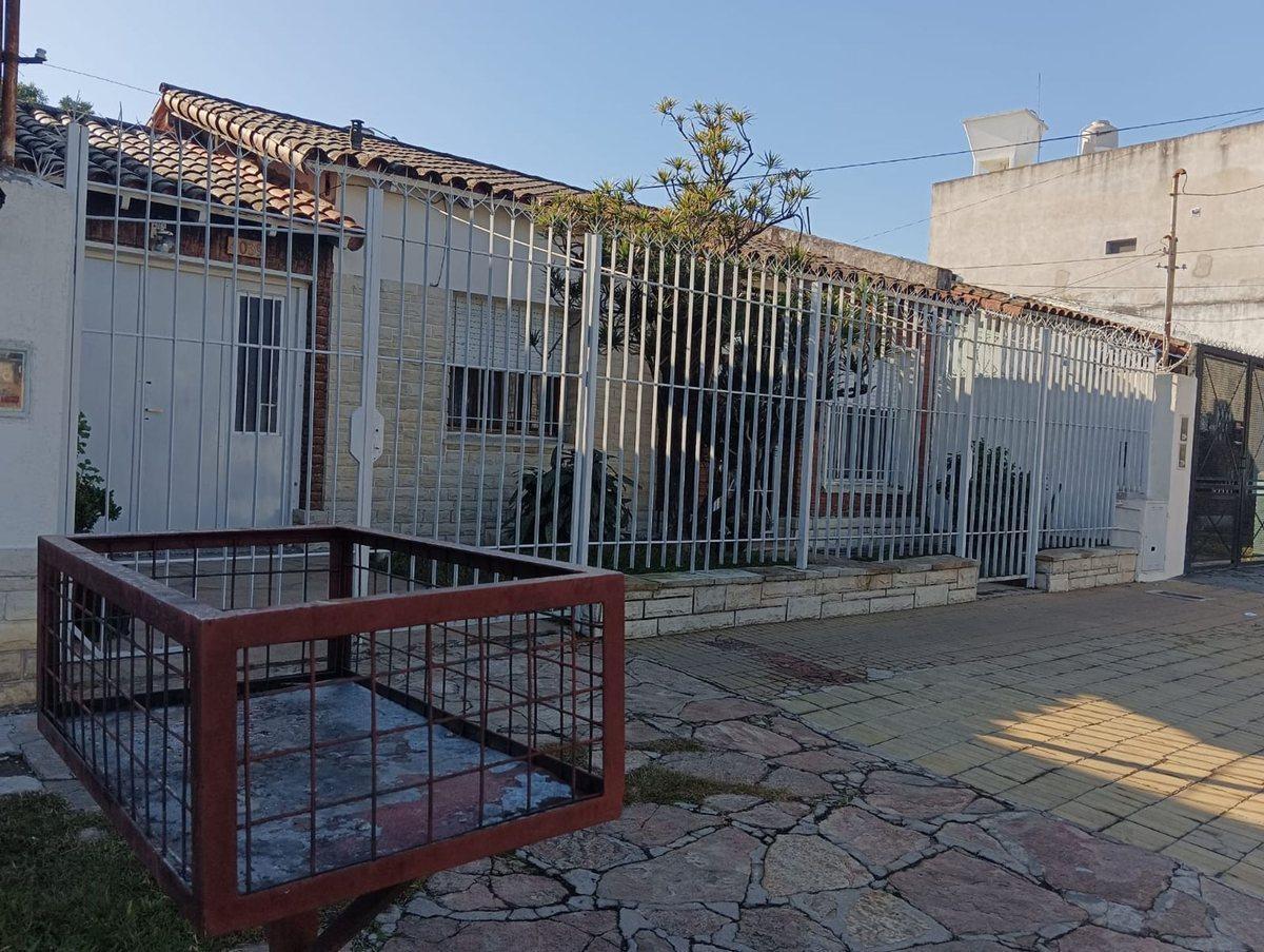 Foto de SAN MARTIN CASA CON COCHERA Y PATIO, imagen 2