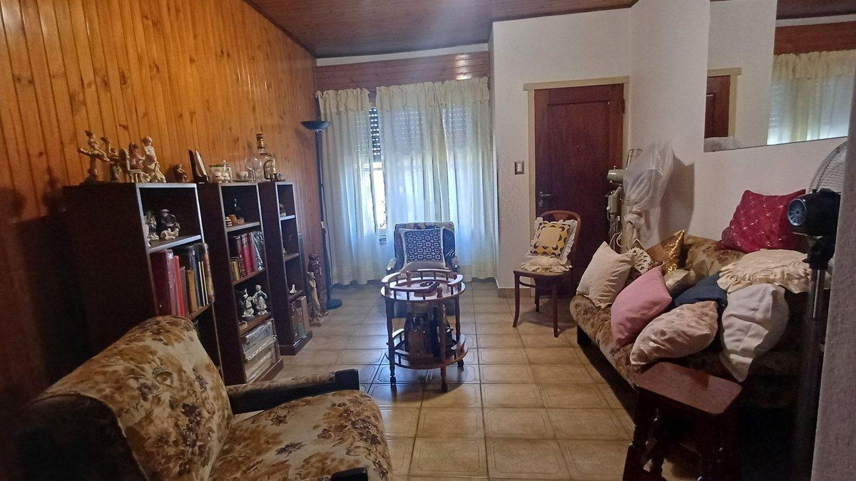 Foto de SAN MARTIN CASA CON COCHERA Y PATIO, imagen 3