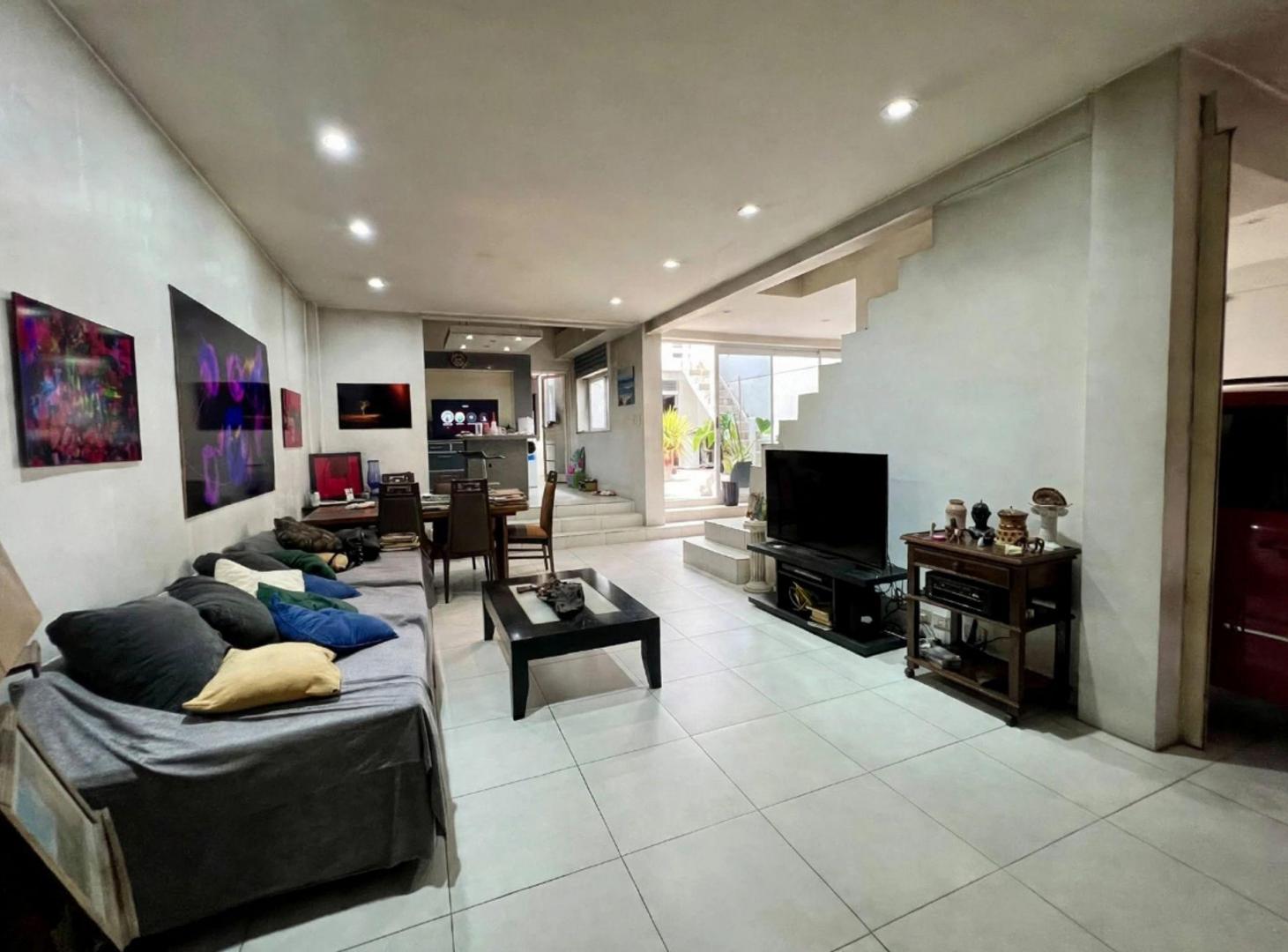 Foto de Casa 5 amb. con terraza, quincho y cochera triple, imagen 2