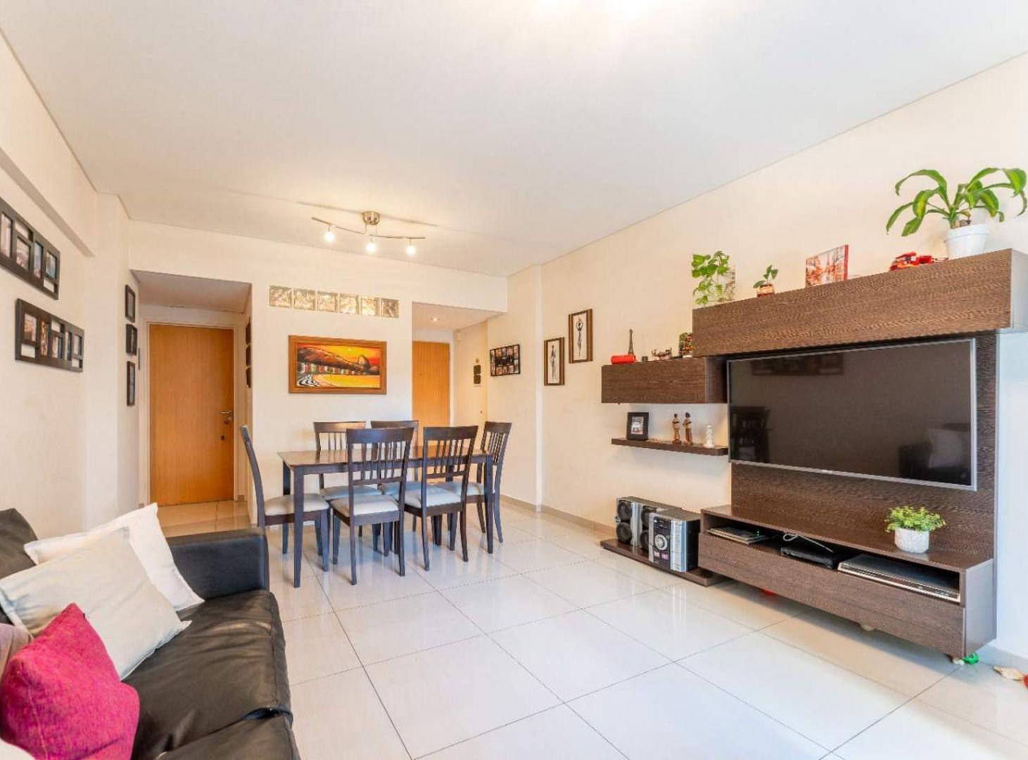 Foto de 3 ambientes + 2 cocheras + Patio . Caballito Norte, imagen 3