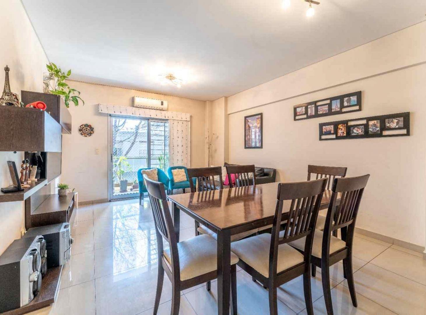 Foto de 3 ambientes + 2 cocheras + Patio . Caballito Norte, imagen 2