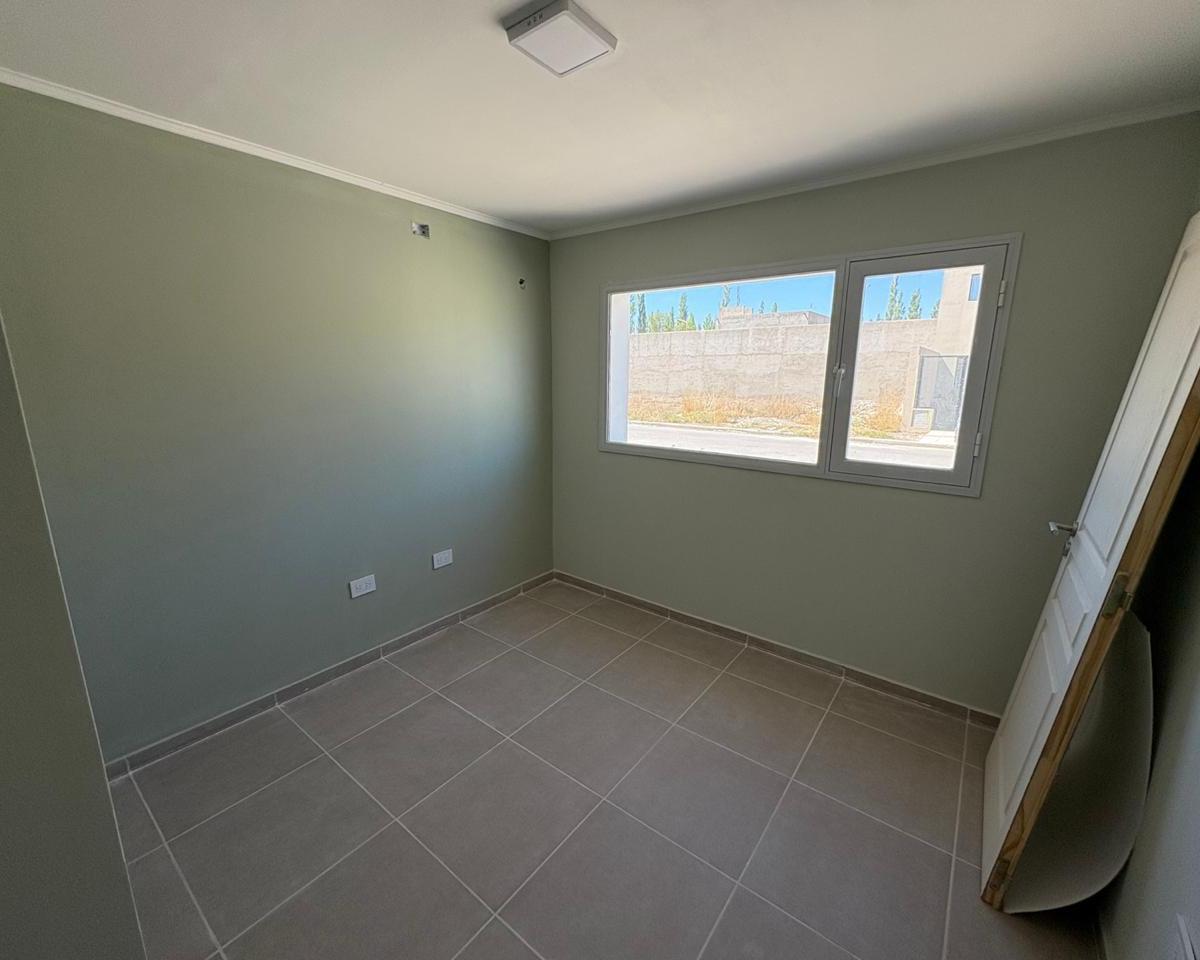 Vende Casa de 2 Dorm. Plottier 5