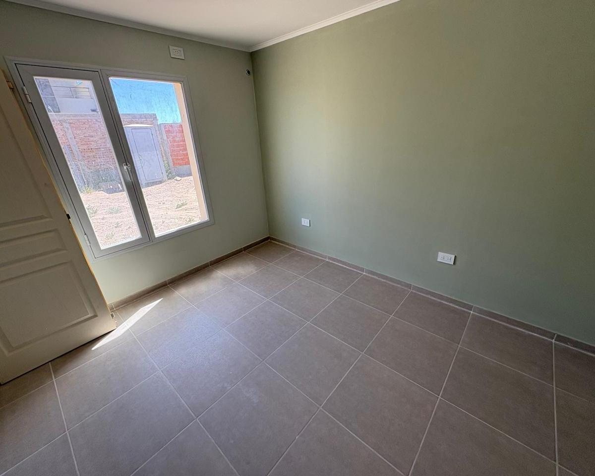 Vende Casa de 2 Dorm. Plottier 3