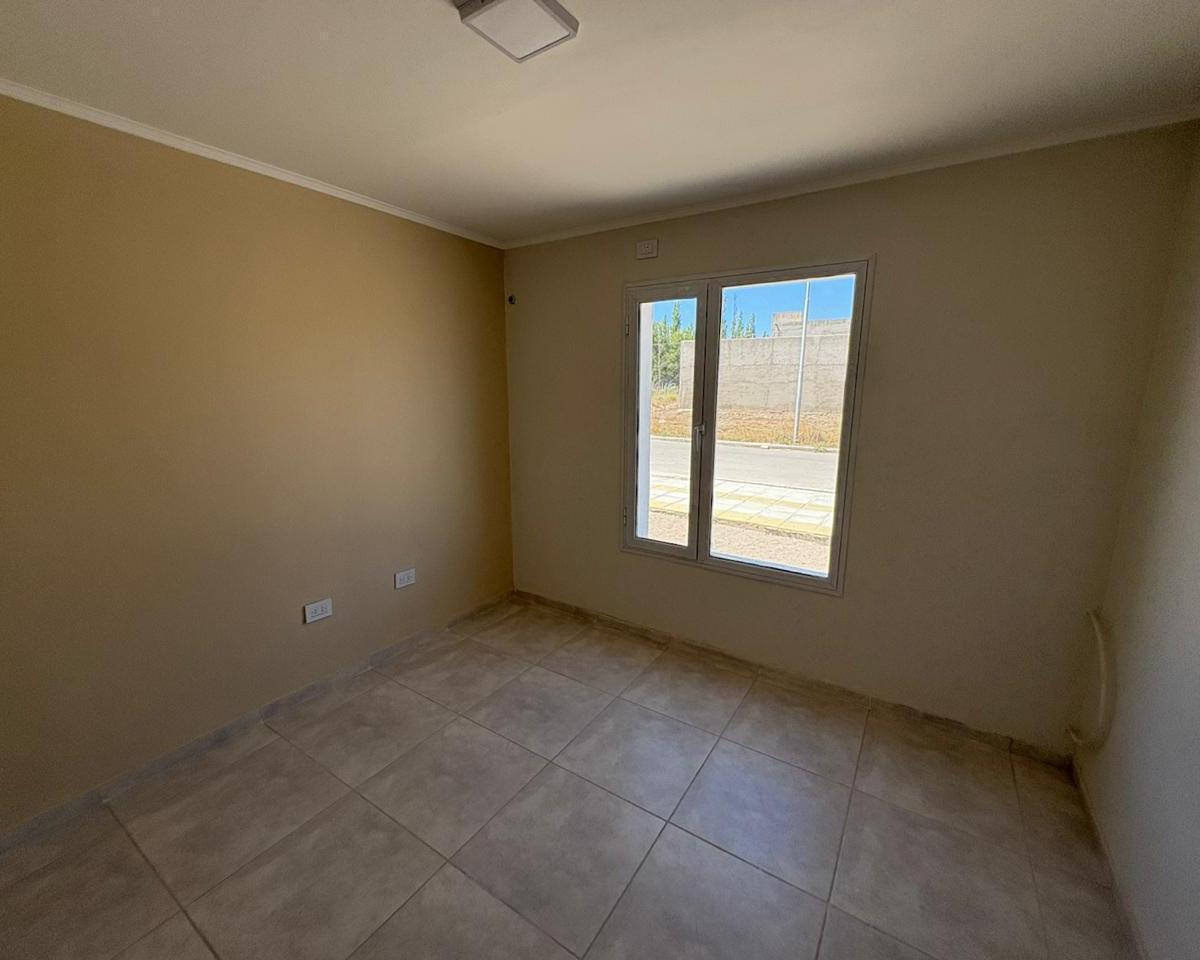 Vende Casa de 2 Dorm. Plottier 2
