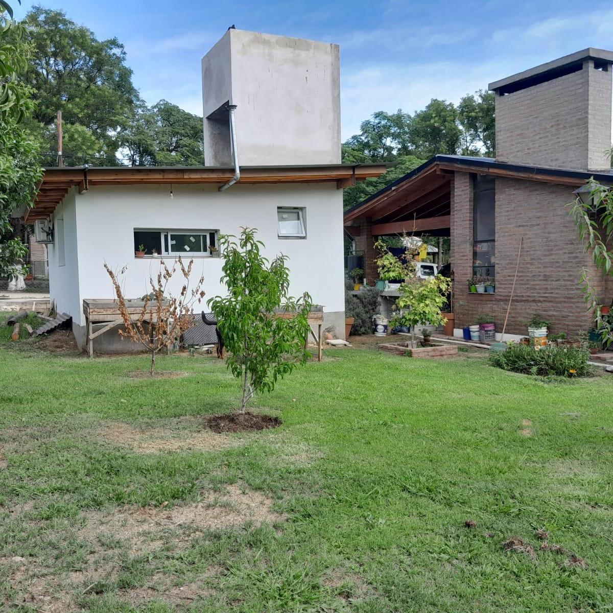 Vendo Casa y Departamento Villa Giardino 3