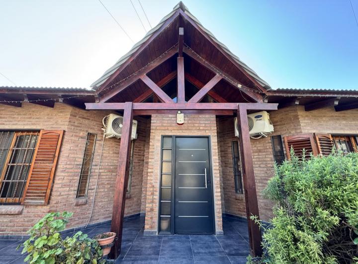 Casa en venta - Arguello 2