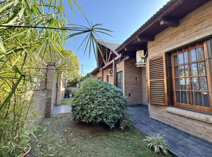 Casa en venta - Arguello 3