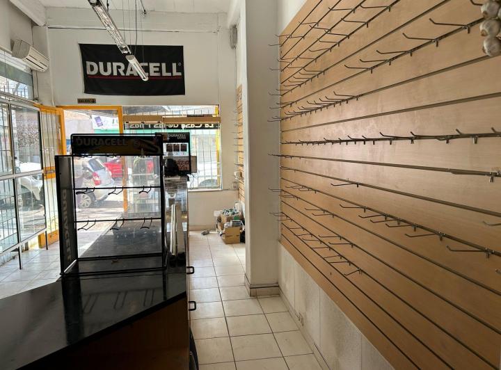 Alquila Local Comercial por calle Salta 5