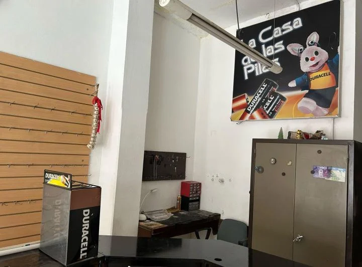 Alquila Local Comercial por calle Salta 2