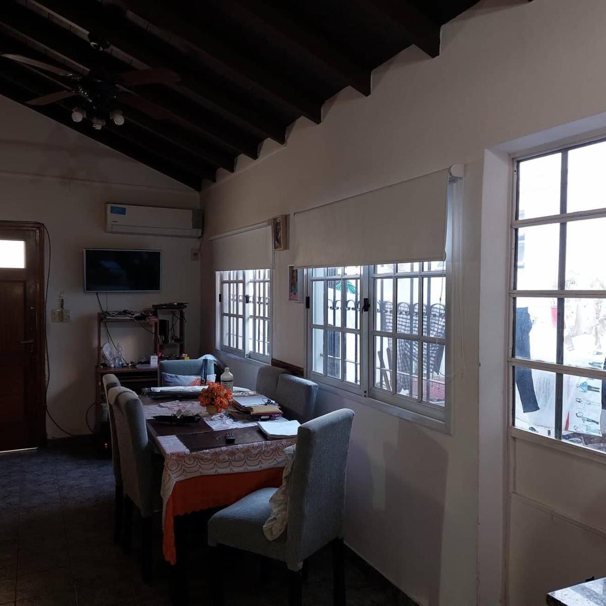CASA TRES AMBIENTES CON PATIO, EXCELENTE OPOTUNIDAD