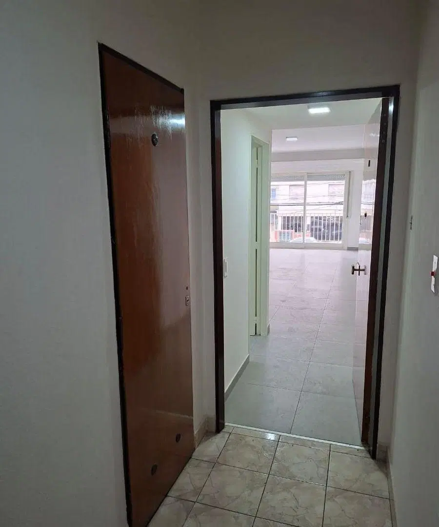 Gran departamento de 4 ambientes con terraza 5