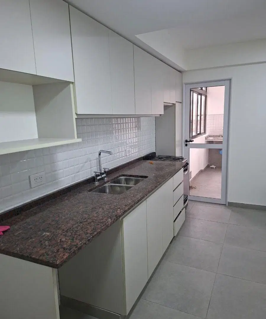 Gran departamento de 4 ambientes con terraza 3