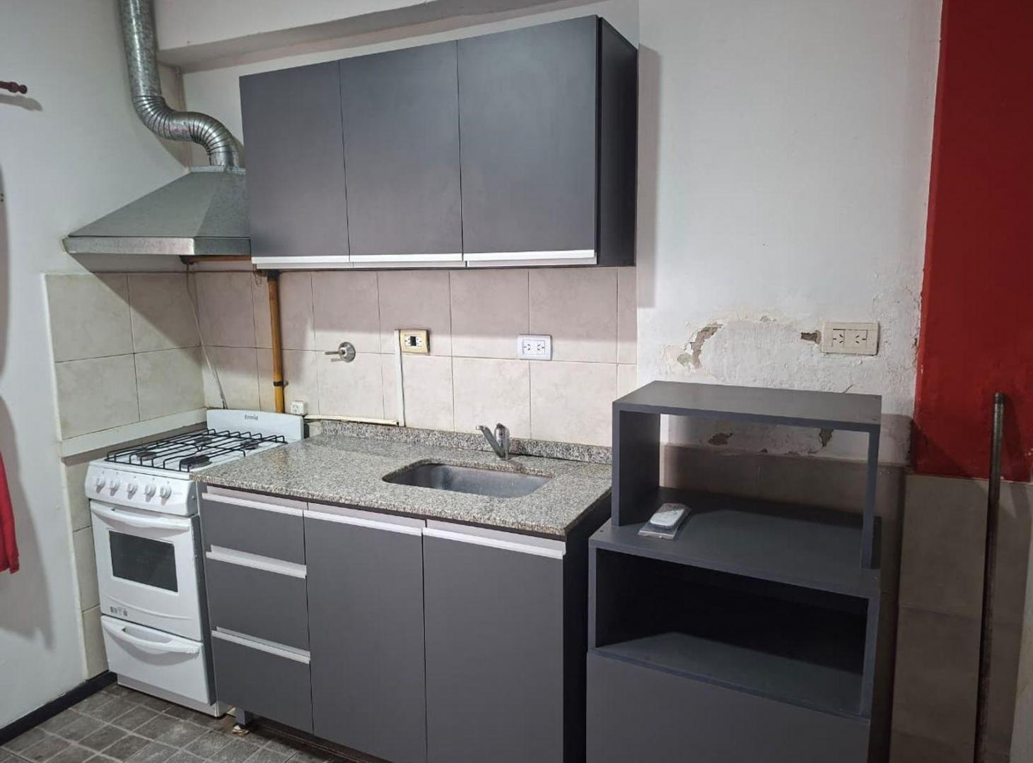 Foto de Gran monoambiente con entre piso al frente, imagen 2
