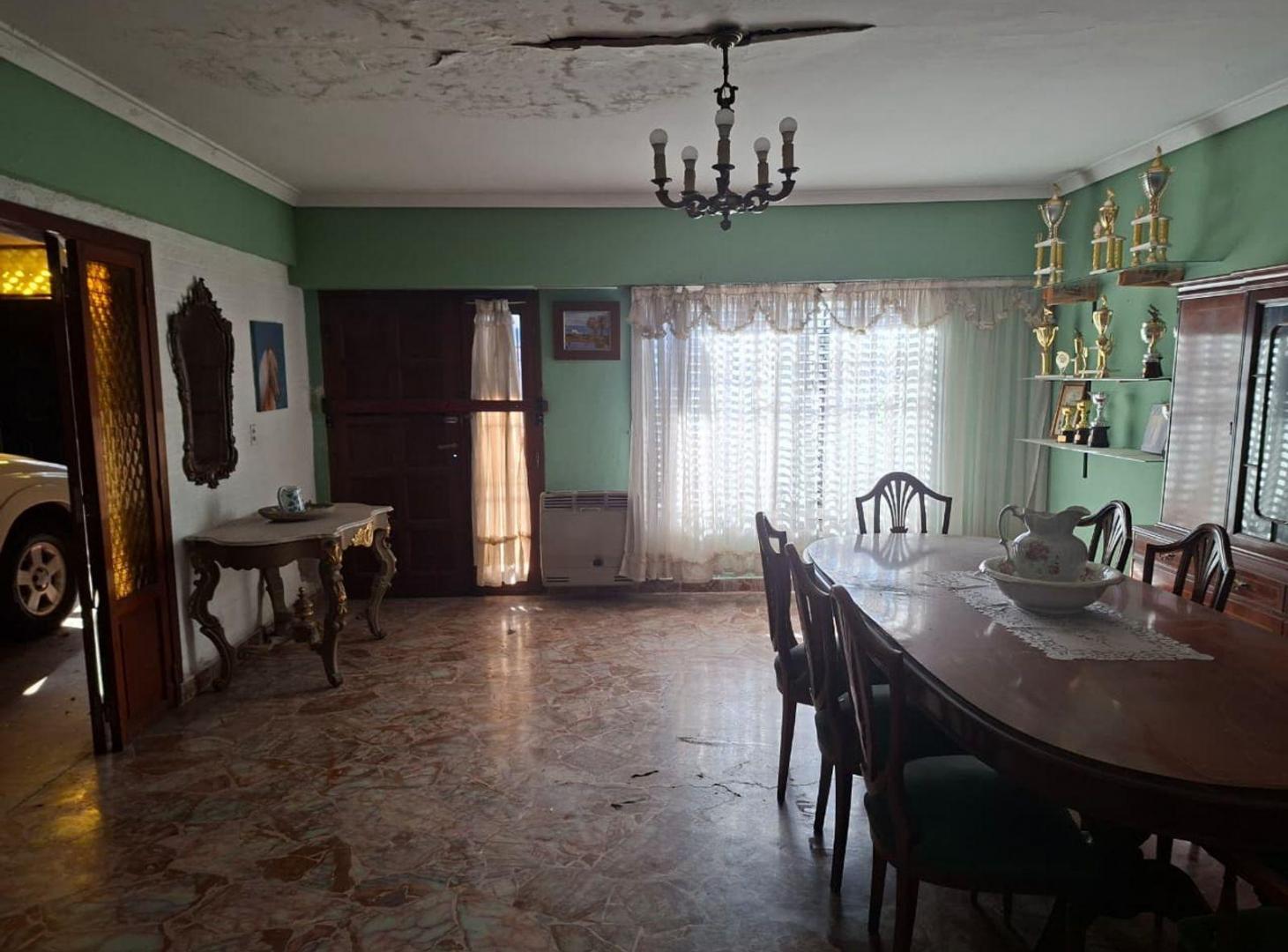 Foto de Casa totalmente a refaccionar, imagen 2