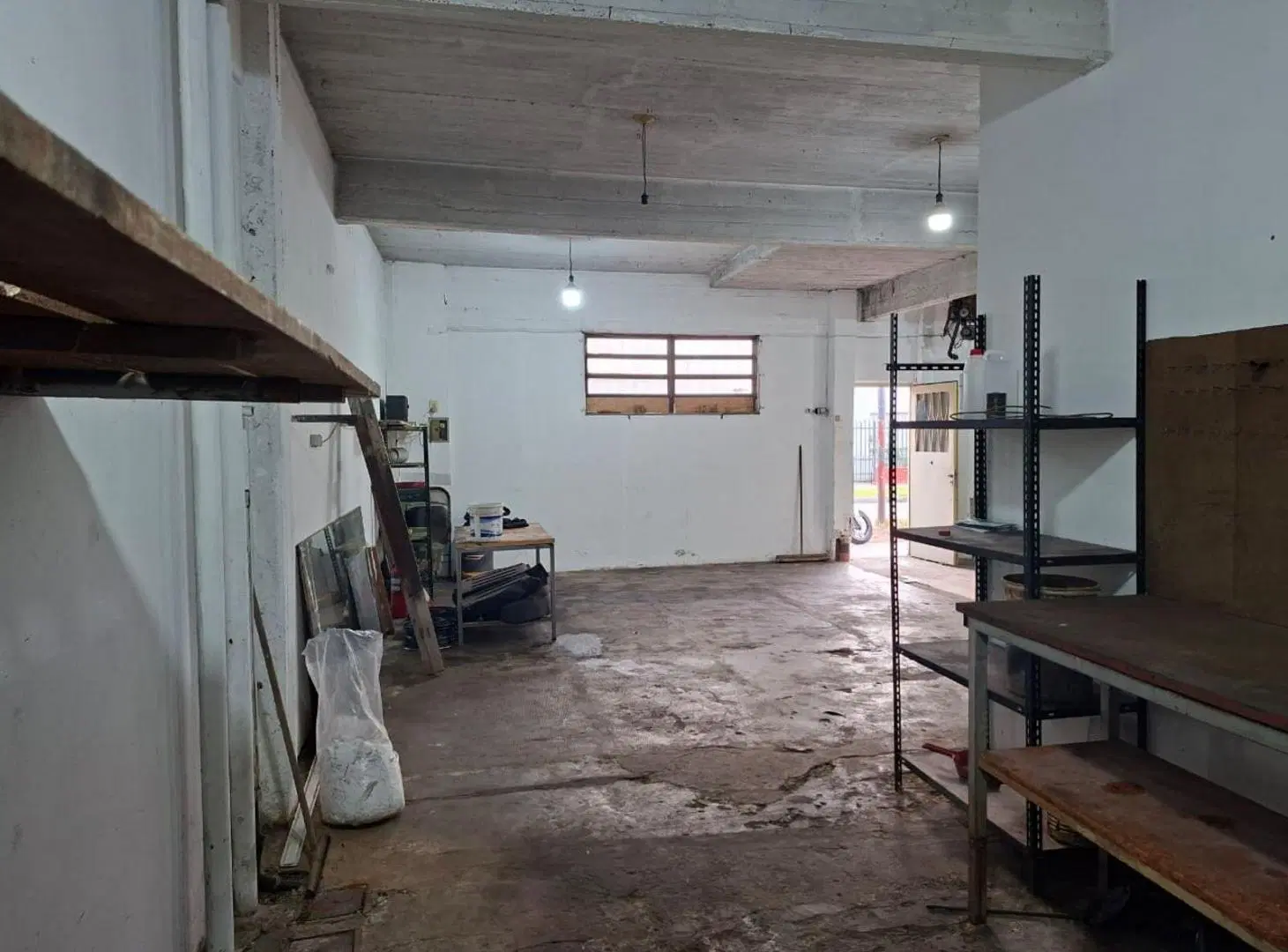 Gran local en la esquina 4