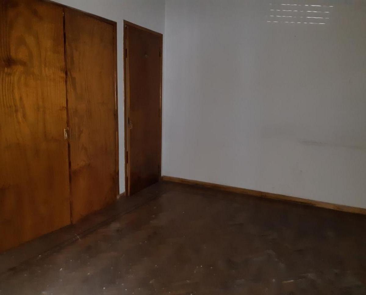 Galpon 330 m² a m de Av Mitre 5