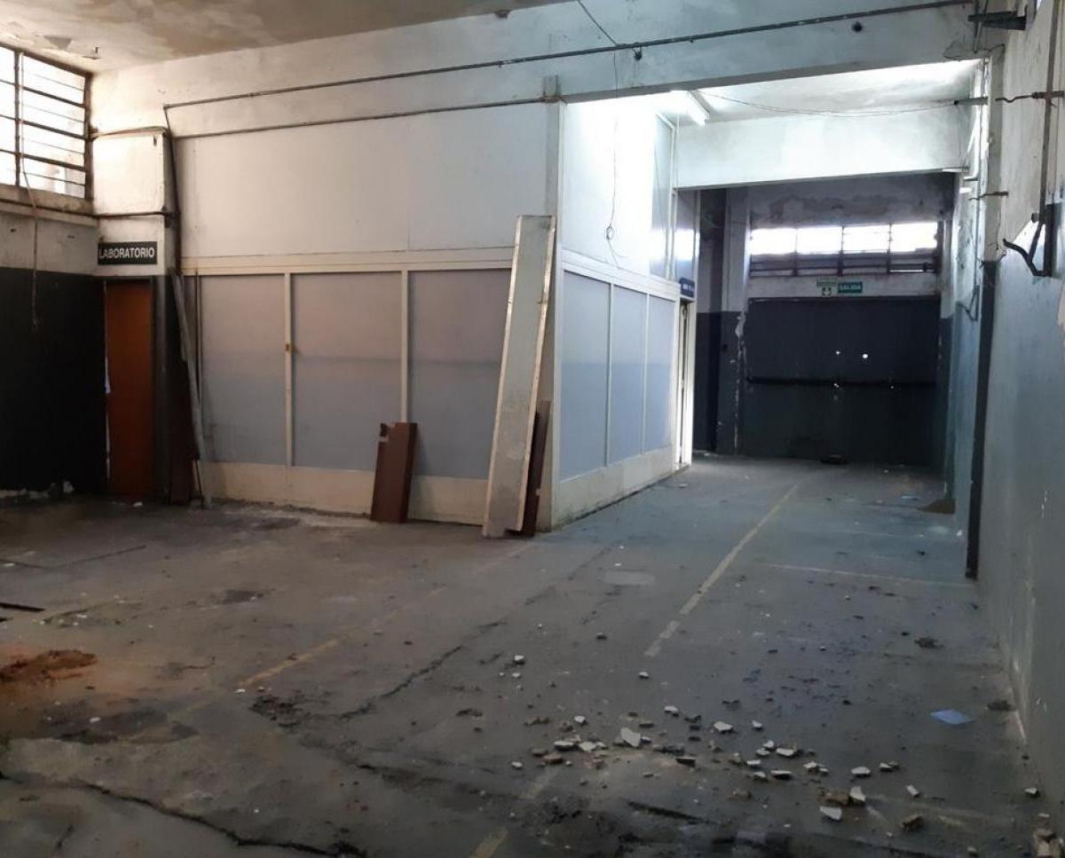 Galpon 330 m² a m de Av Mitre 3