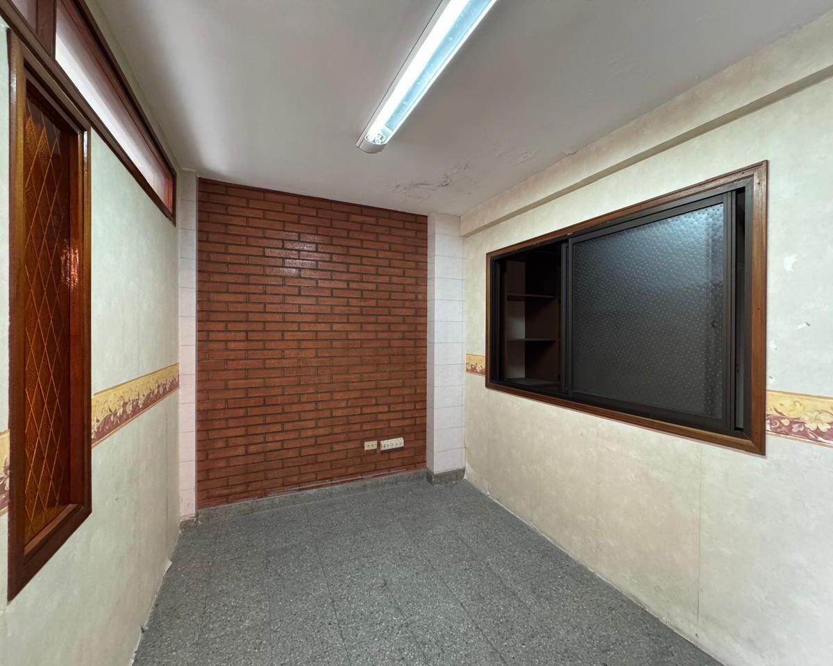 110 m² de Oficinas a m de Peatonal Belgrano 1