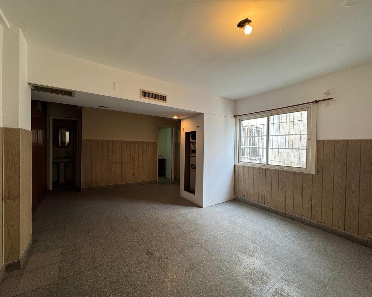110 m² de Oficinas a m de Peatonal Belgrano 4