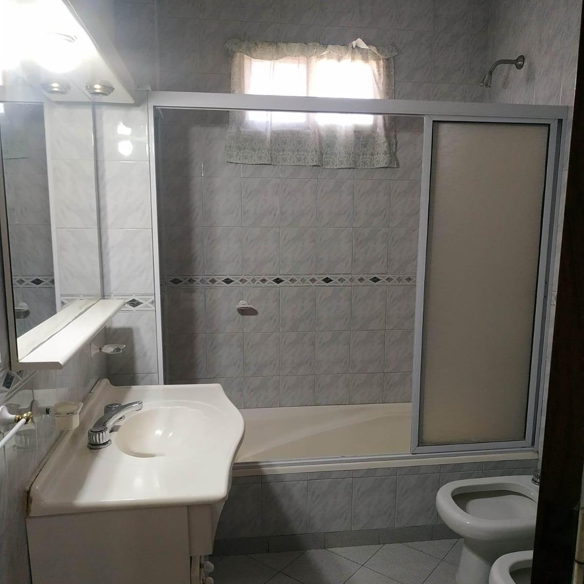 Excelente Casa en 2 Plantas Ideal 2 Familias 5