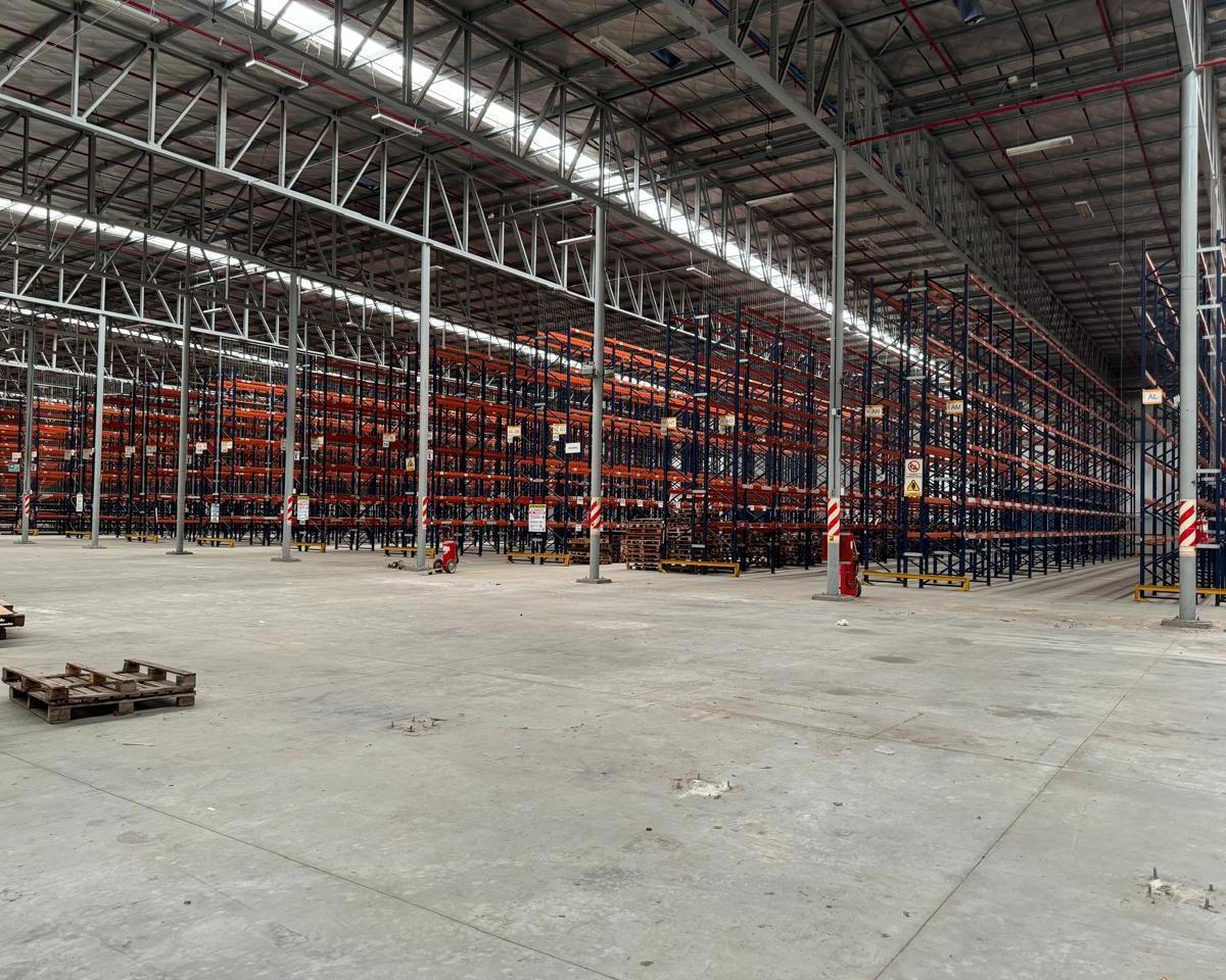 Excelente Nave 11.000 m² en Parque Industrial 5