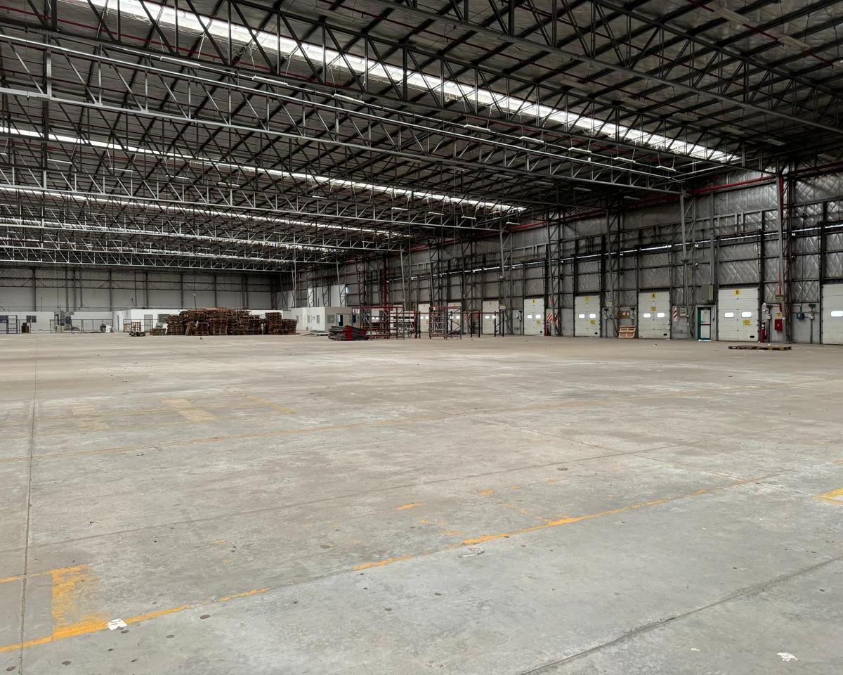 Excelente Nave 11.000 m² en Parque Industrial 2