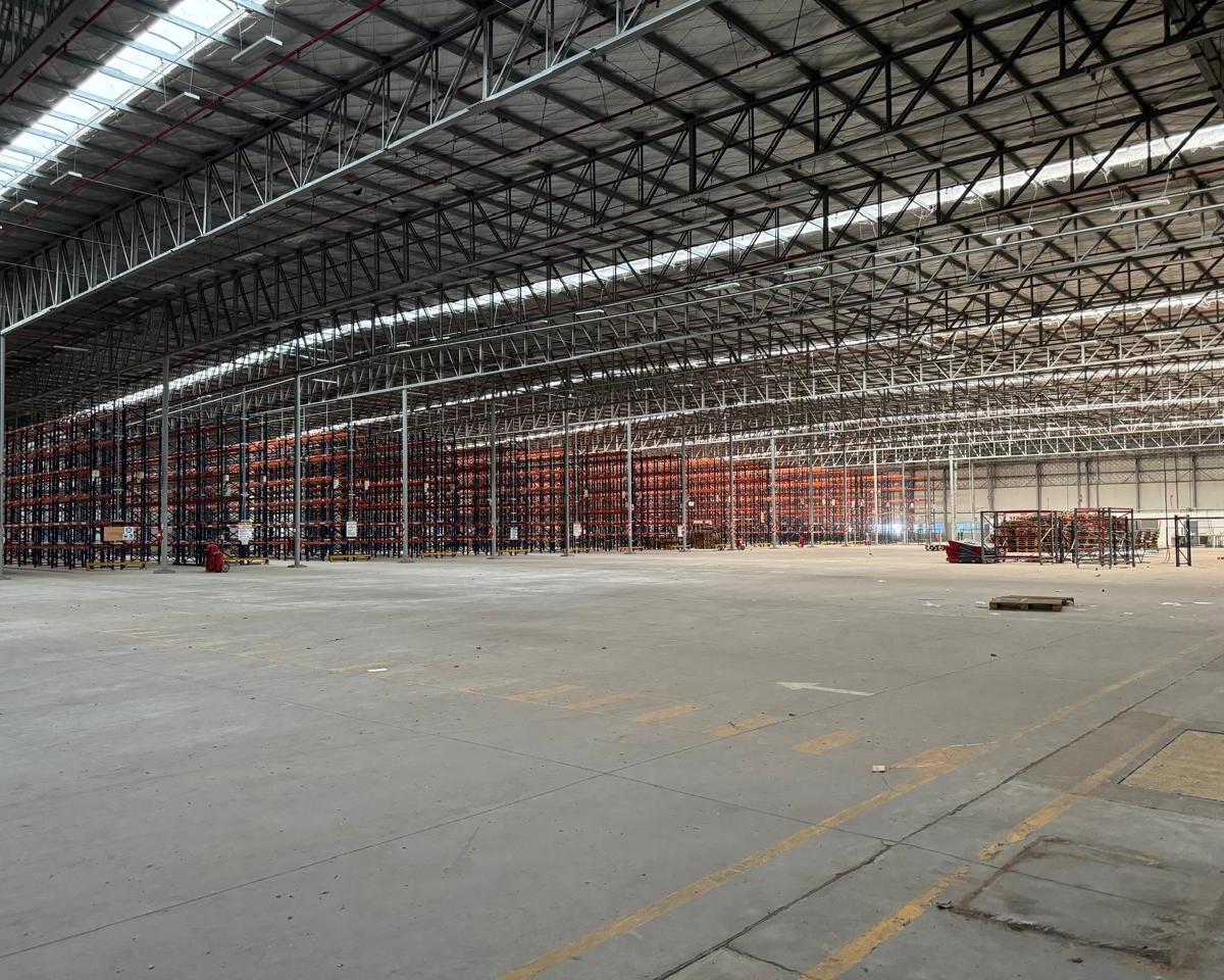 Excelente Nave 11.000 m² en Parque Industrial 4