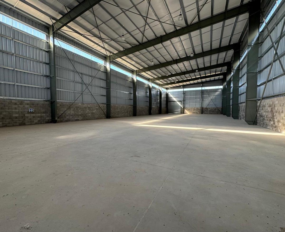 Foto de Galpon de 1840 m² en alquiler a Estrenar en Parque Industrial, imagen 3