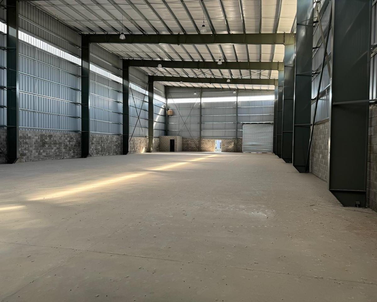 1840 m² a Estrenar en Parque Industrial 5