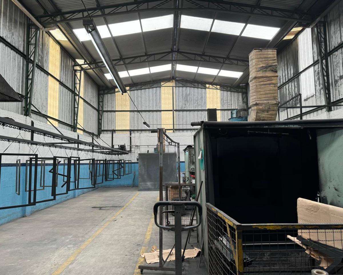 Galpón 825 m² a 200 m. Ruta 8 5