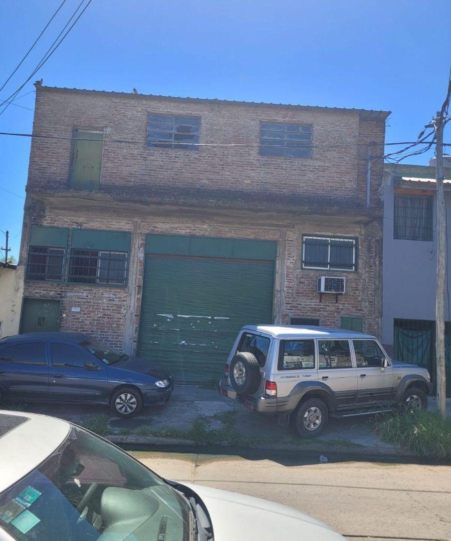 Galpón 520 m2 en 2 plantas