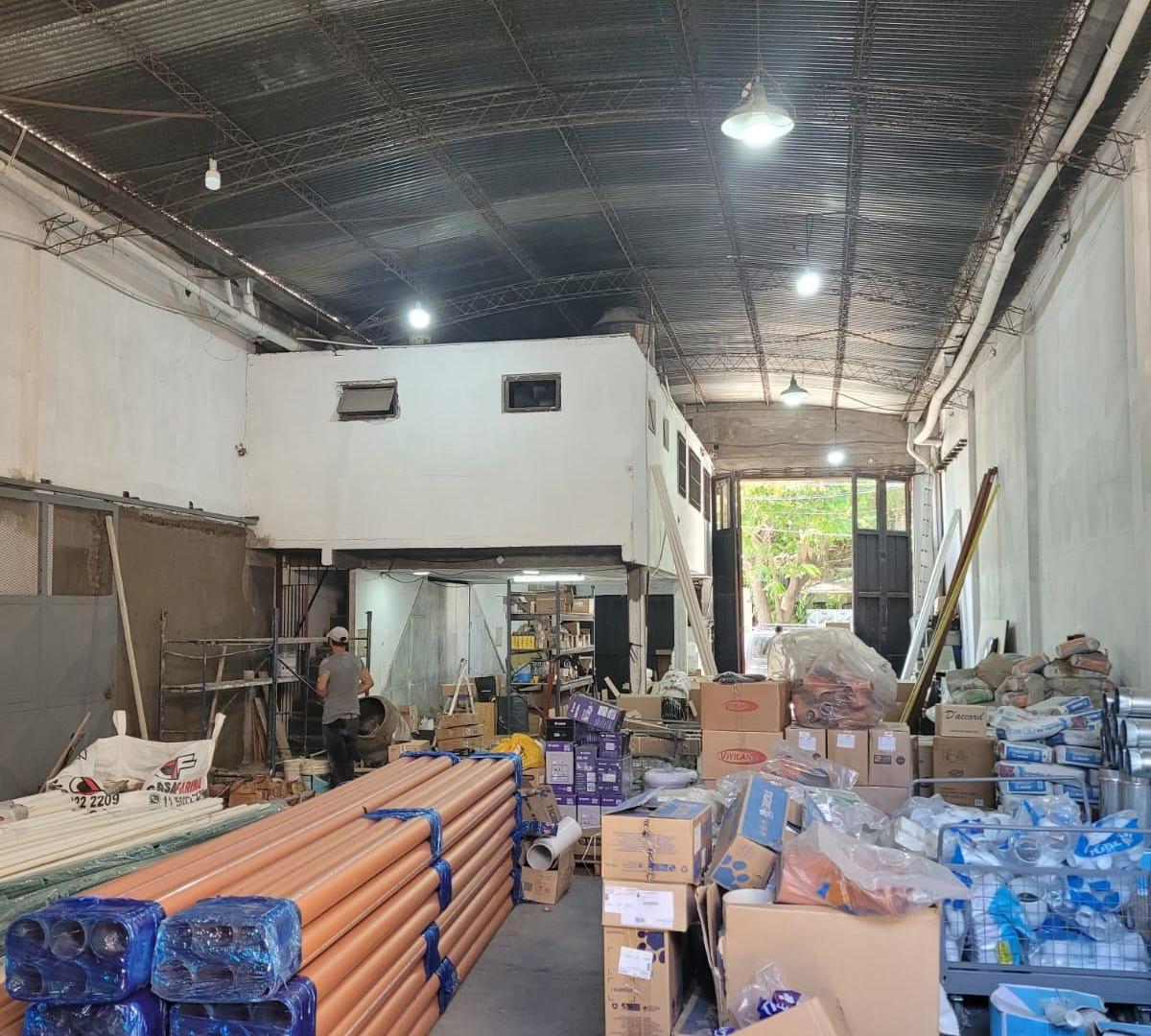 Foto de Galpon de 405 m² en venta en próximo a Ruta 8, imagen 1