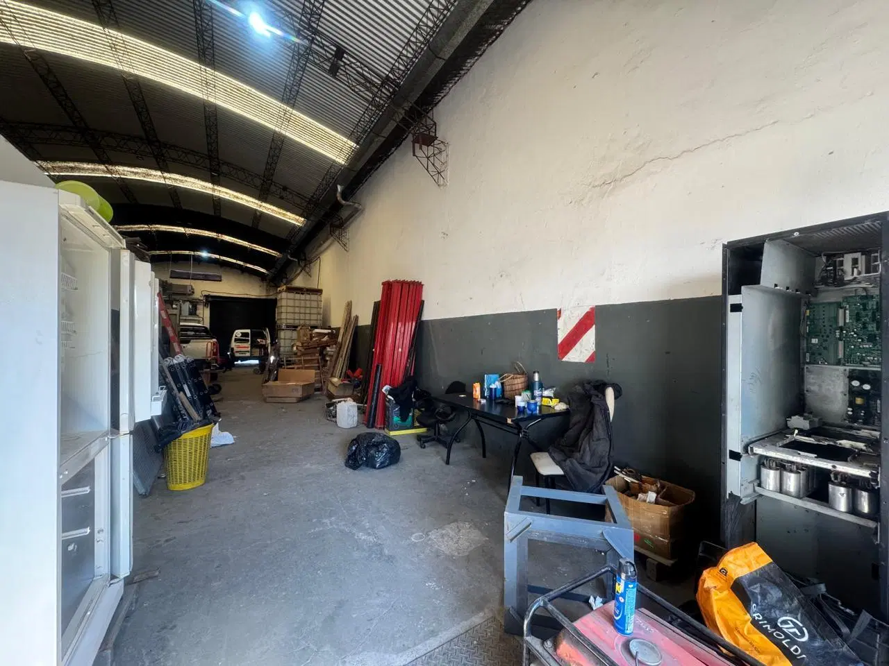 Importante Galpón 220 m2 cubiertos y 155 m2 libres 4