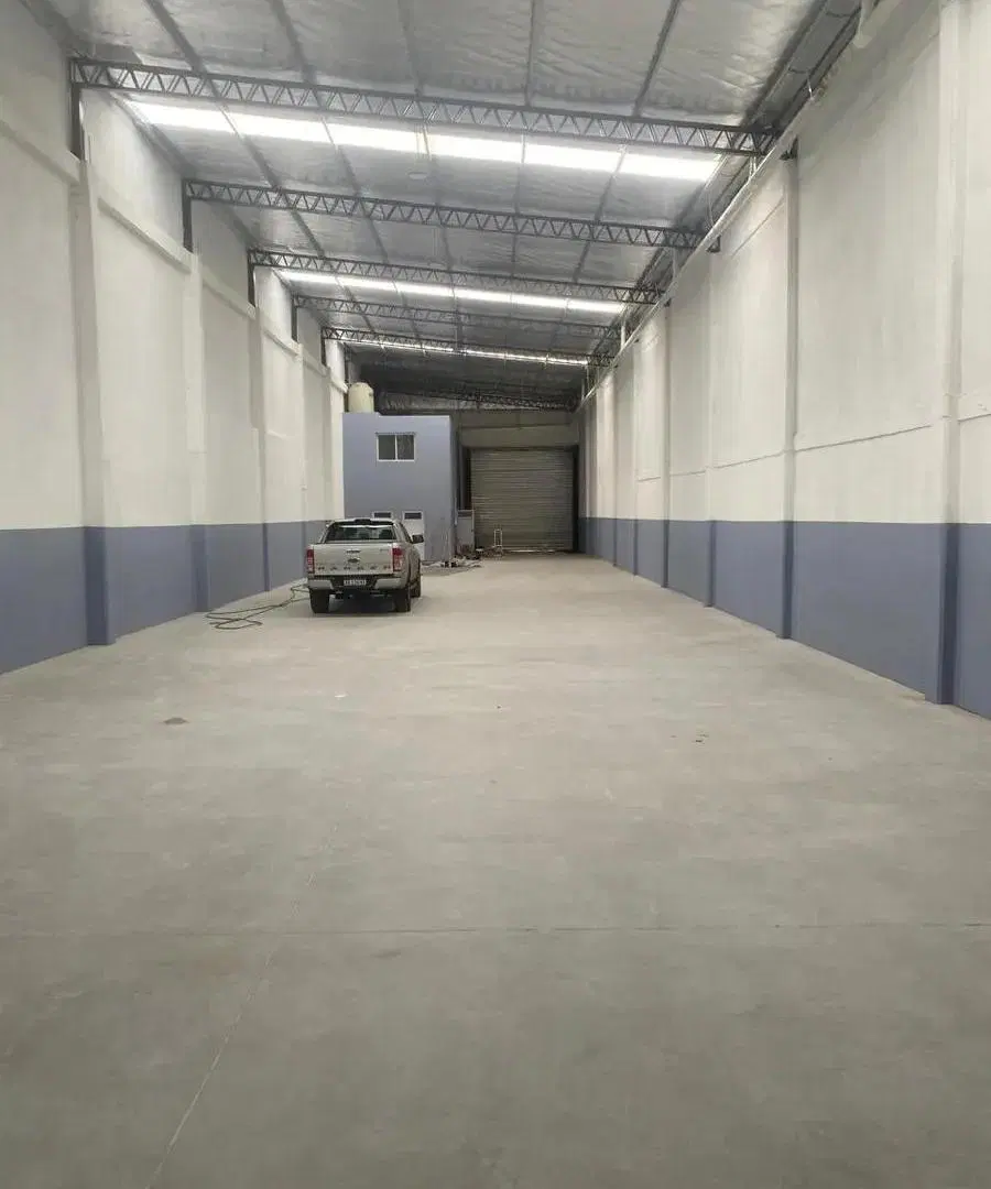 EXCELENTE GALPON 543 m2 ! A mts Av. Márquez 4