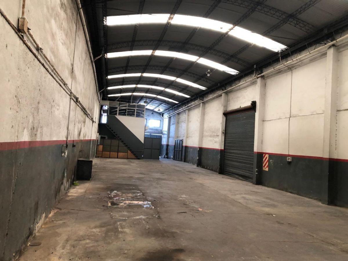 Foto de Galpon 560 m² en alquiler en Villa Ballester, imagen 2