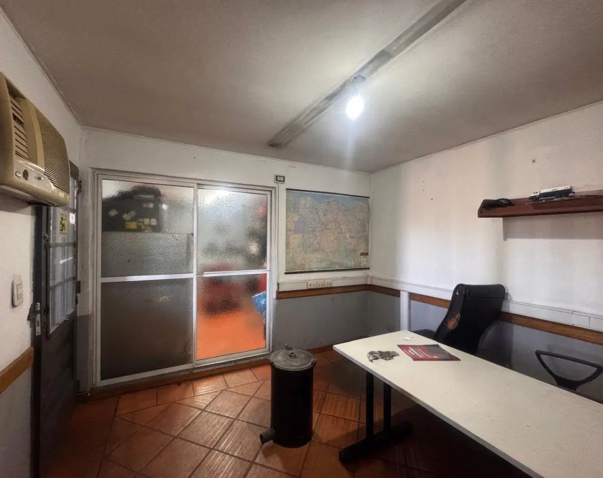 IMPORTANTE NAVE INDUSTRIAL 1600 m2 s/ Av. Márquez a mts. de Zarratea 4