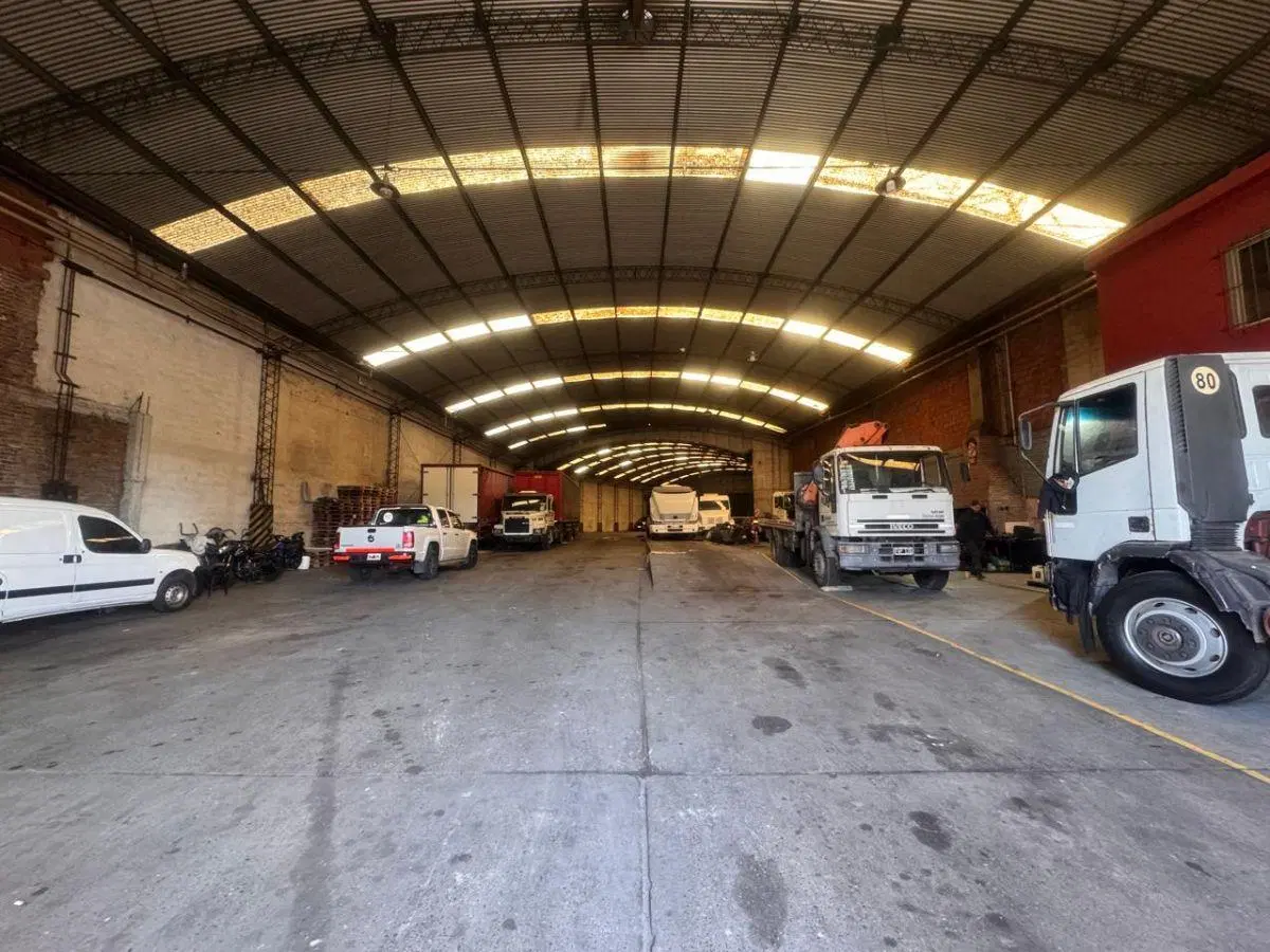 IMPORTANTE NAVE INDUSTRIAL 1600 m2 s/ Av. Márquez a mts. de Zarratea 8