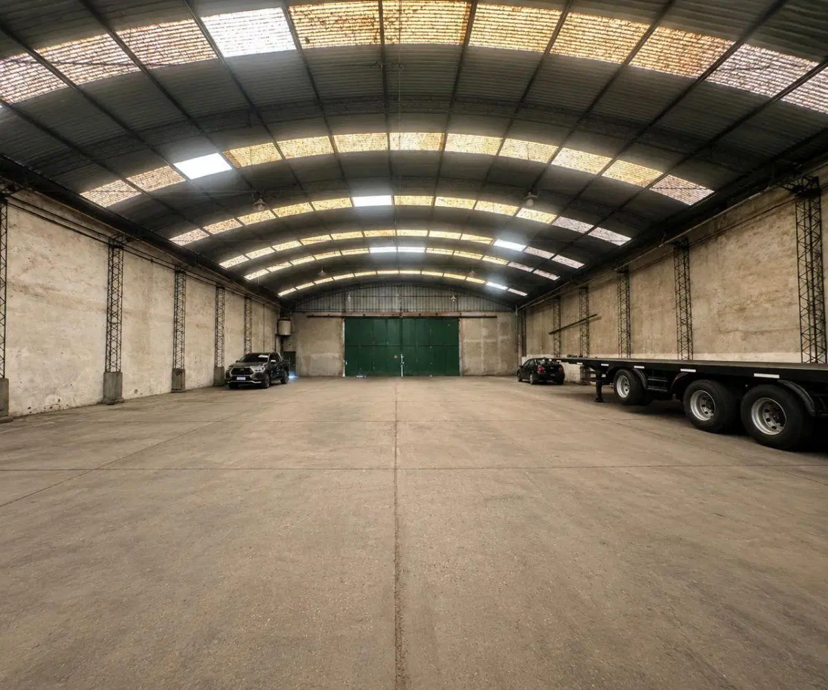 IMPORTANTE NAVE INDUSTRIAL 1600 m2 s/ Av. Márquez a mts. de Zarratea 2