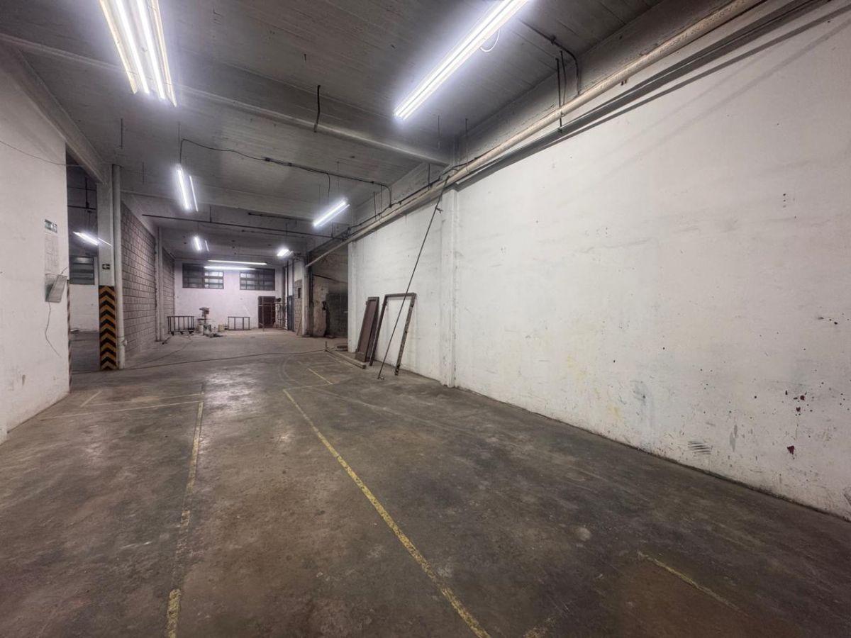 Foto de Galpón 980 m² en Venta a m. de Av San Martin, imagen 3