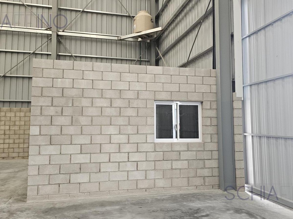 Nave Industrial en Pibera 3200 m² 1