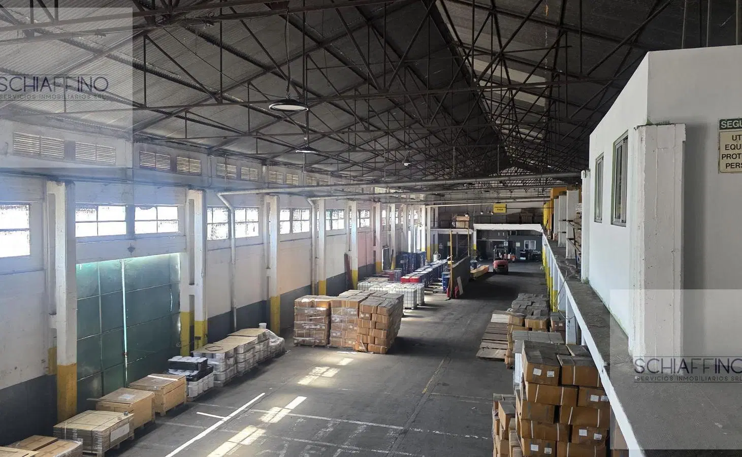 DEPÓSITO LOGÍSTICO CON SERVICIOS | 2.000 m² OPERATIVOS | PLAYA DE MANIOBRAS | 24 HS  | QUILMES 3