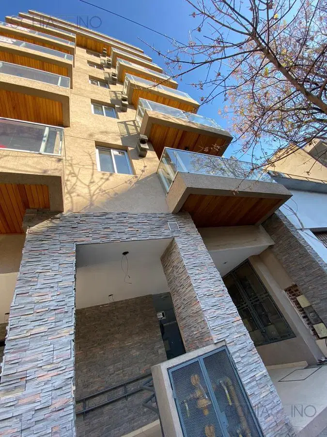 DEPARTAMENTO - Flores - Edificio en Block -6 pisos - 550m2 totales - 2 amb- balcon -  3 cocheras 2