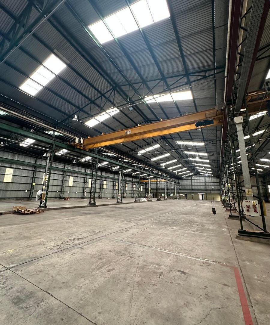 Foto de Alquiler • Nave Industrial de 4100 m² con 3 Puentes Grúa • Parque, imagen 4