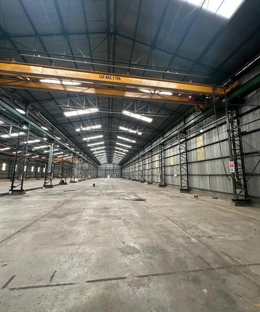 Foto de Alquiler • Nave Industrial de 4100 m² con 3 Puentes Grúa • Parque, imagen 3
