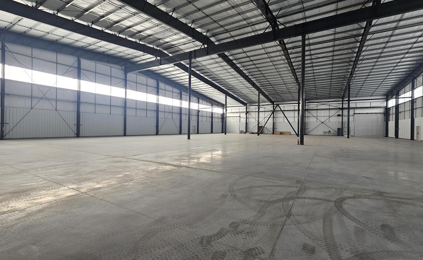 Foto de Nave Industrial 2800 m2 - Alquiler temporal - Parque Industrial Hudson, imagen 1