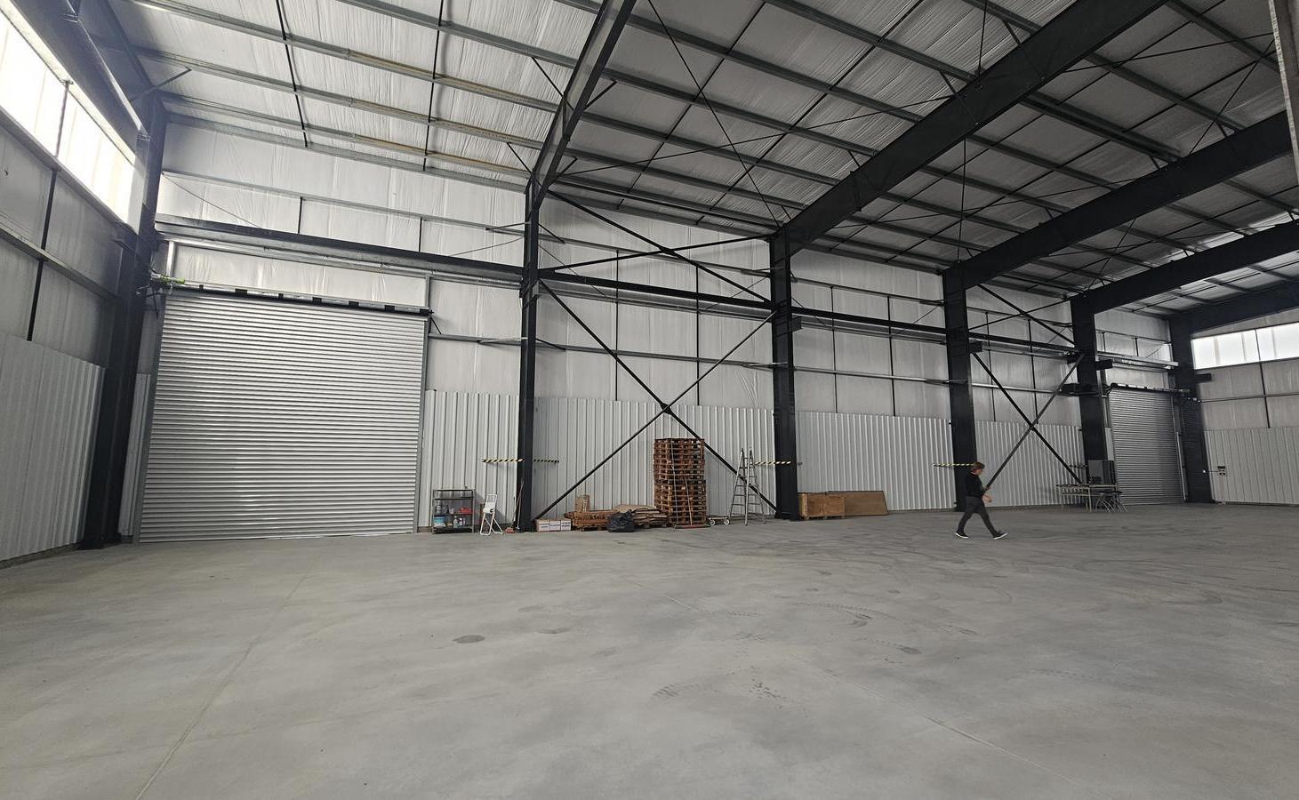 Foto de Nave Industrial 2800 m2 - Alquiler temporal - Parque Industrial Hudson, imagen 4