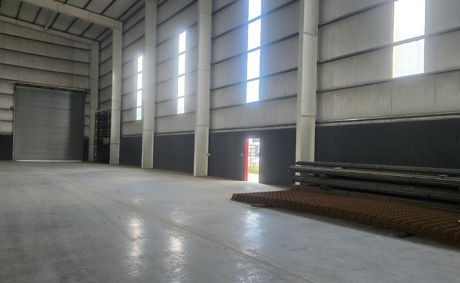 Foto de Nave Industrial 2000 m2 con gas industrial, imagen 5